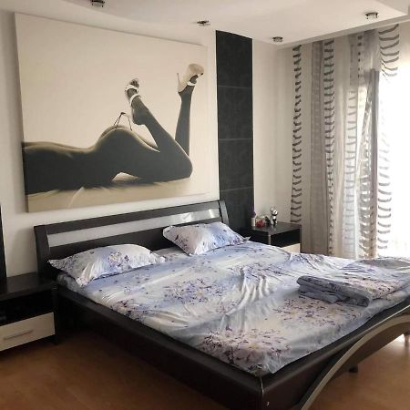Апартаменти Apartament Римніку-Вилча Екстер'єр фото