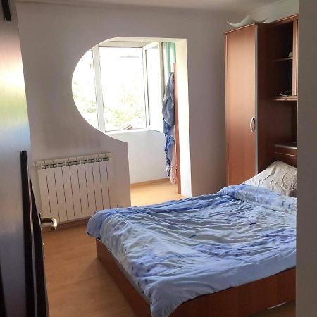 Апартаменти Apartament Римніку-Вилча Екстер'єр фото