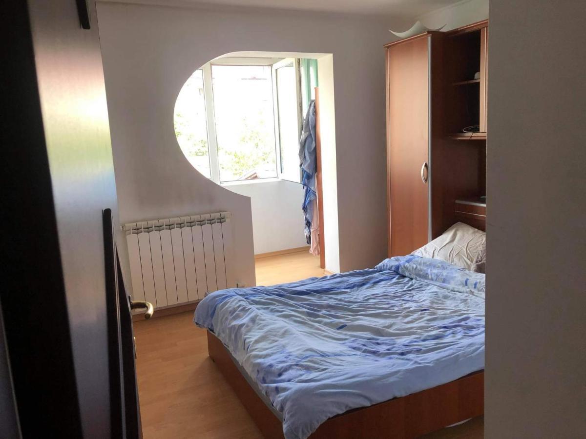 Апартаменти Apartament Римніку-Вилча Екстер'єр фото