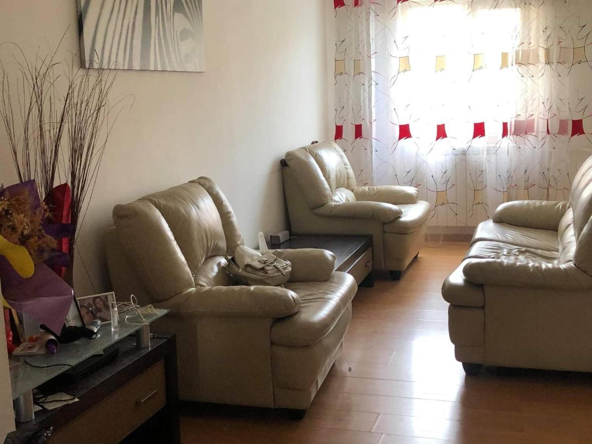 Апартаменти Apartament Римніку-Вилча Екстер'єр фото